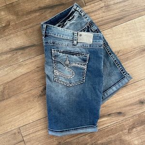 Silver Jeans Shorts Women’s Plus Size 24